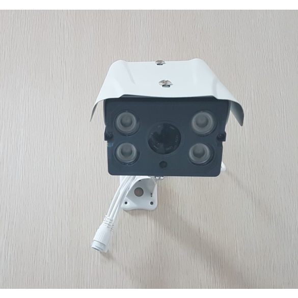 Vezetékes SD kártyára rögzítő IP kamera 